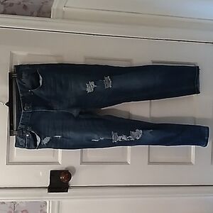 Traffic Jeans 👖 13 high rise destressed